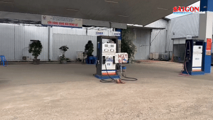 Vì sao một số cửa hàng xăng dầu tại Hà Nội treo biển hết xăng, mất điện?
