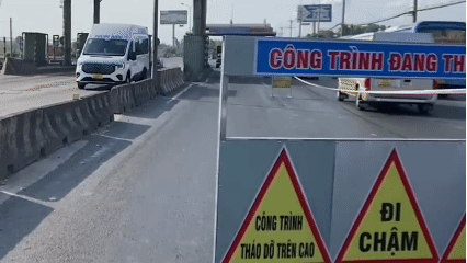 Phân luồng giao thông tạm thời để tháo dỡ trạm thu phí cầu Đồng Nai 