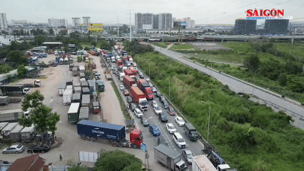 Cửa ngõ phía Đông TPHCM ùn ứ kéo dài 10km ngày đầu nghỉ lễ 2-9 