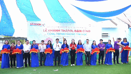 Báo SGGP mang phòng tin học hiện đại đến với học sinh vùng cao Lâm Đồng
