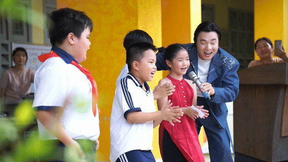 Mang “Mùa trăng yêu thương” đến với học sinh vùng khó Vĩnh Long