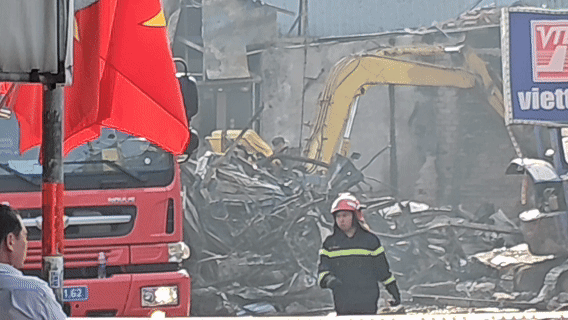 Cháy cửa hàng xe máy ở TPHCM, 2 người bị thương 