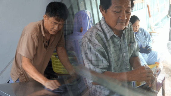 Rào chắn thi công Metro số 2: Người dân tìm cách thích nghi, mong dự án đúng tiến độ