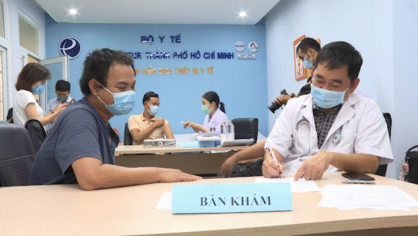HCMC: Nearly 100 journalists vaccinated against Covid-19 