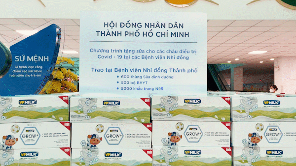 Pediatric Covid patients offered meaningful gifts by HCMC leader