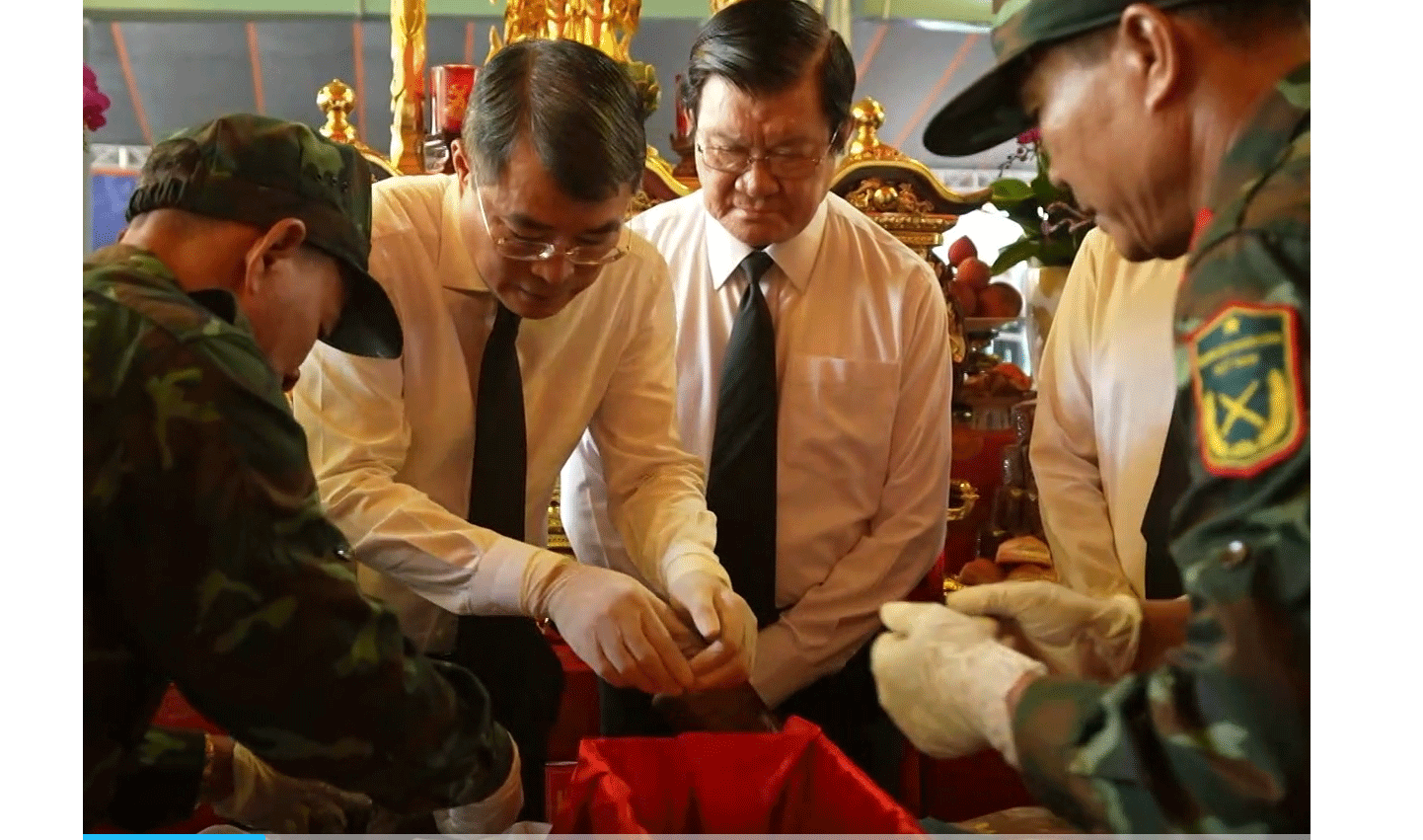 Precious artifacts uncovered during search for martyrs at Le Thi Rieng Park