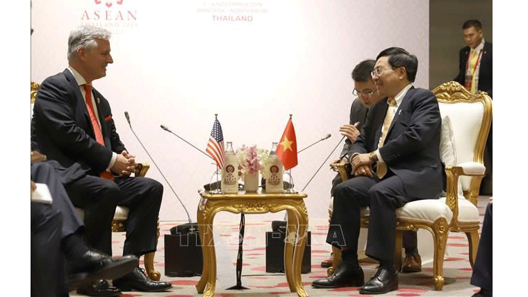 Phó Thủ tướng, Bộ trưởng Bộ Ngoại giao Phạm Bình Minh và Cố vấn An ninh Quốc gia Robert Charles O'Brien tại buổi tiếp. Ảnh: TTXVN