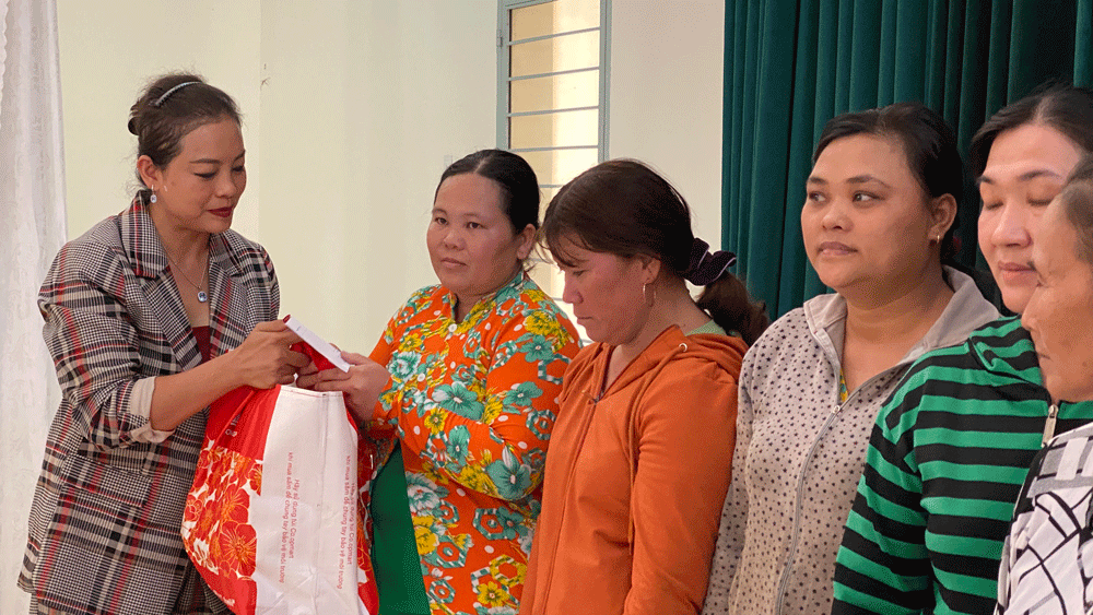 Chung tay chăm lo Tết cho người nghèo ảnh 1