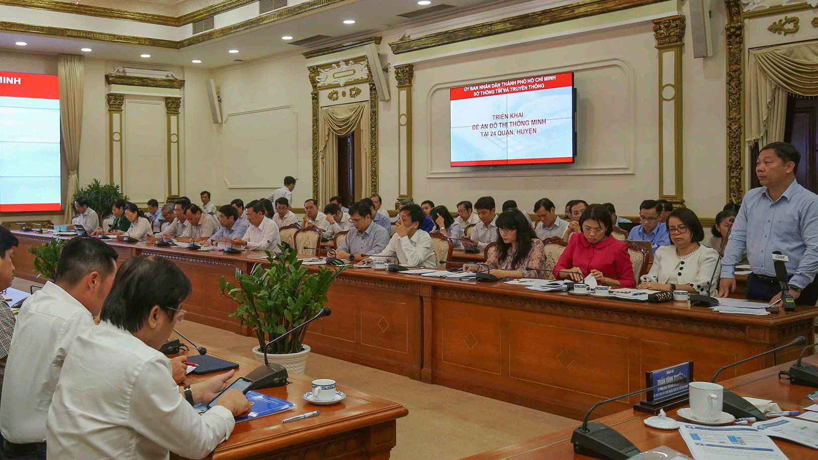 Hội nghị triển khai đề án đô thị thông minh 24 quận huyện. Ảnh: DŨNG PHƯƠNG