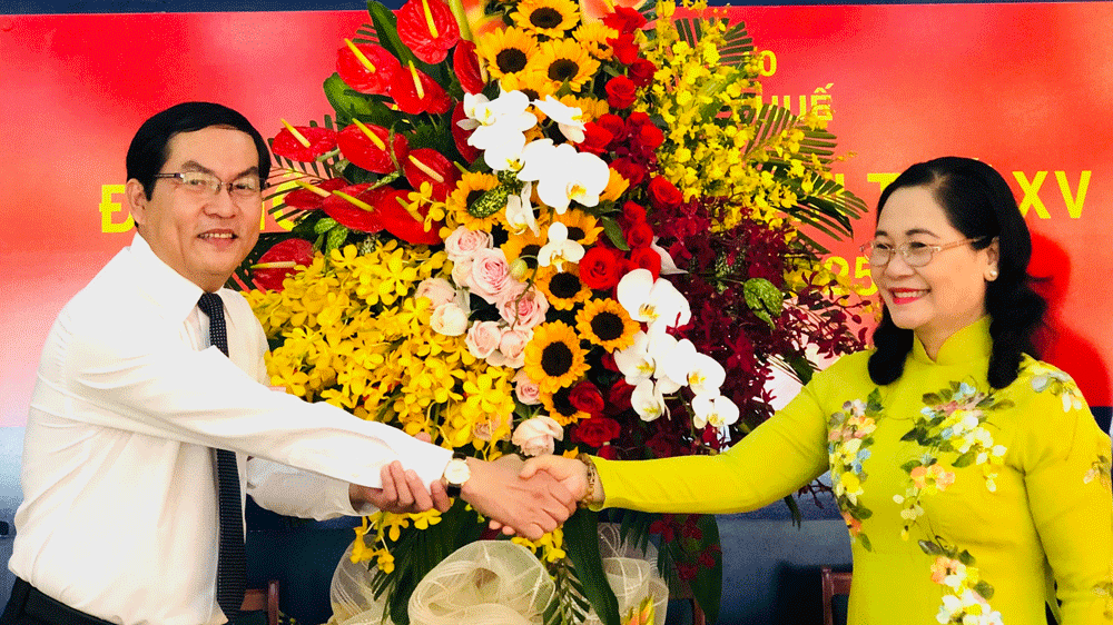 Xây dựng đội ngũ cán bộ ngành thuế vừa hồng vừa chuyên ảnh 1