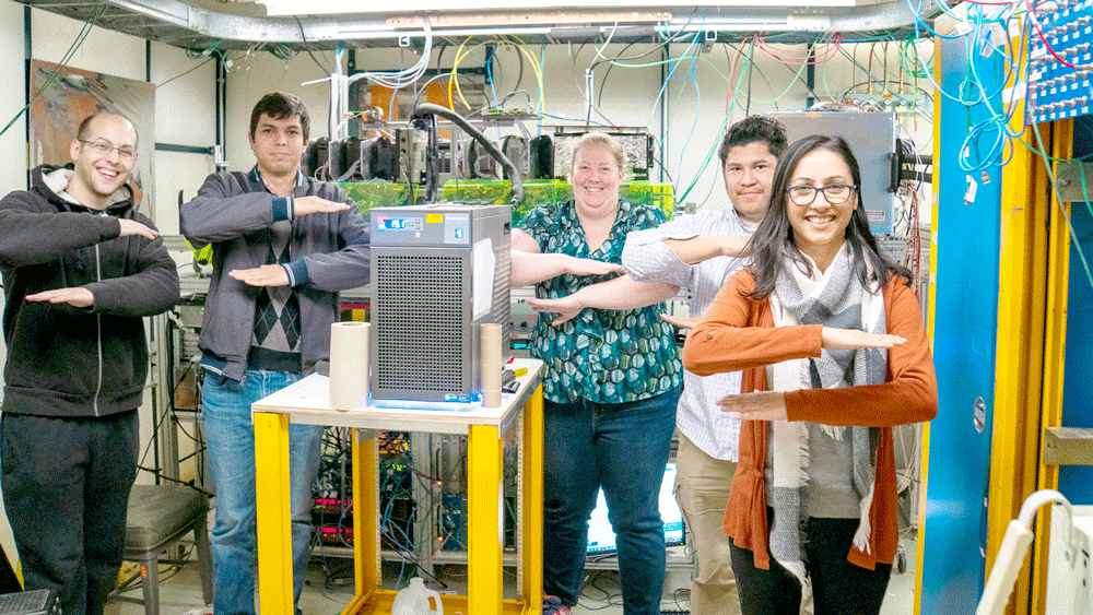 Hưởng ứng phong trào #EachForEqual tại một phòng nghiên cứu của Bộ Năng lượng Mỹ