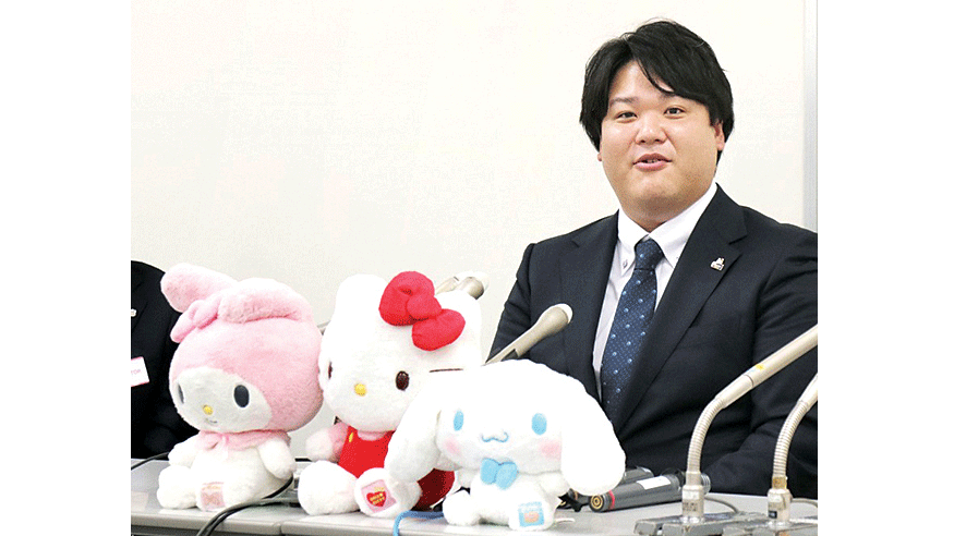 Mèo Hello Kitty có chủ mới  sau 60 năm