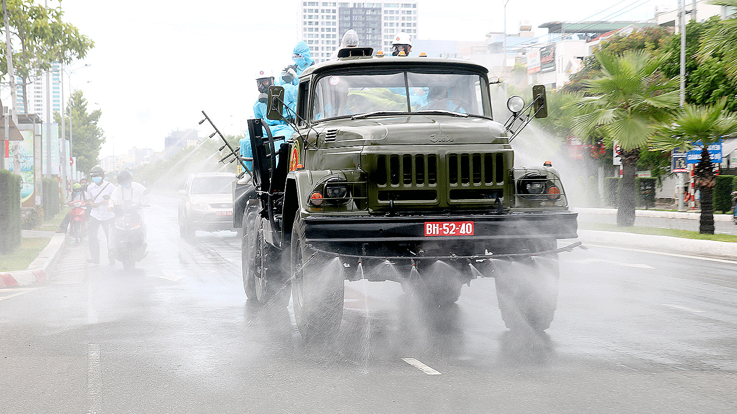 Quân đội khử khuẩn quận Sơn Trà, Đà Nẵng