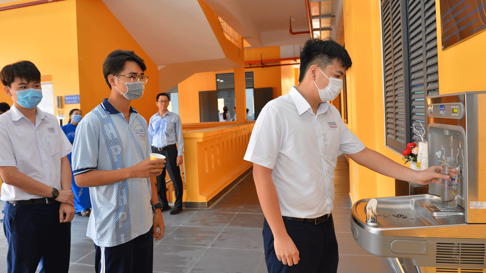 Trường công lập đầu tiên tại TPHCM có trụ uống nước tại vòi ảnh 2