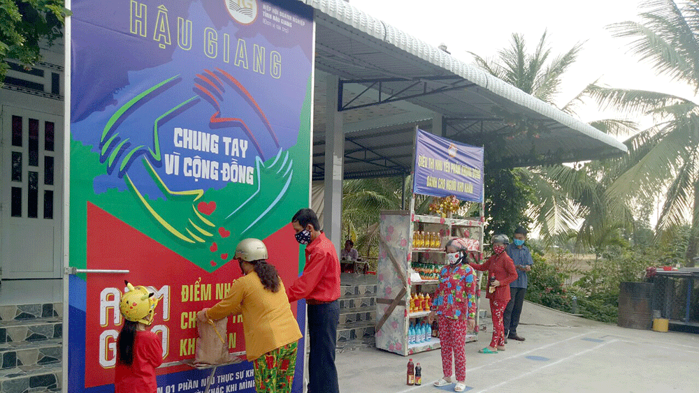 Mô hình ATM gạo và siêu thị 0 đồng đã giúp nhiều gia đình ở Hậu Giang vượt qua giai đoạn khó khăn  do ảnh hưởng dịch Covid-19