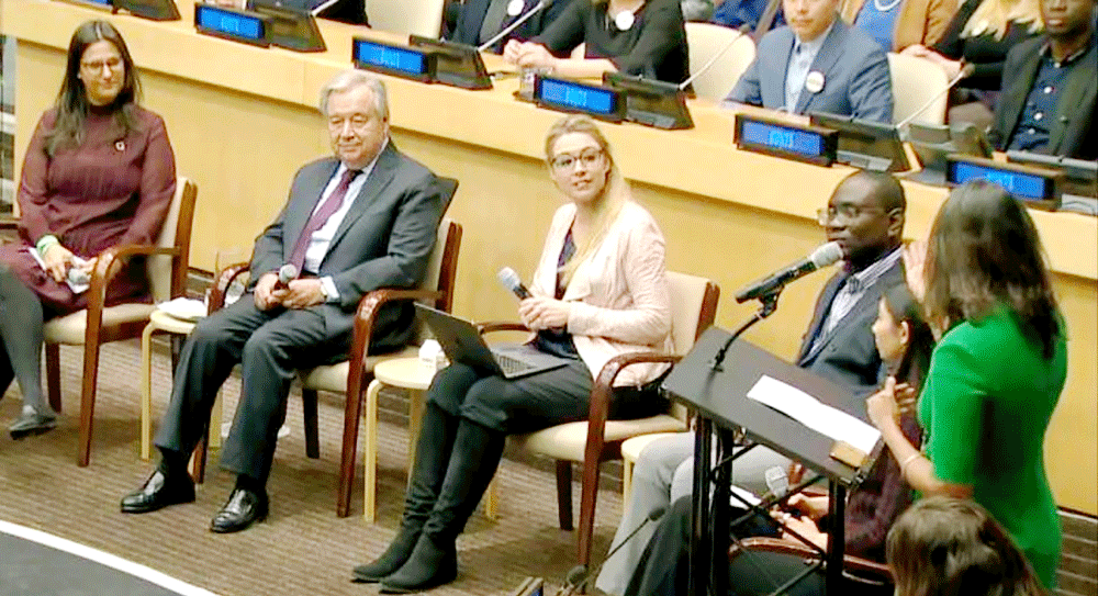 Tổng Thư ký LHQ Antonio Guterres (người thứ 2 bên trái)  đối thoại với các nhà lãnh đạo trẻ nhân kỷ niệm 75 năm LHQ. Ảnh: LHQ