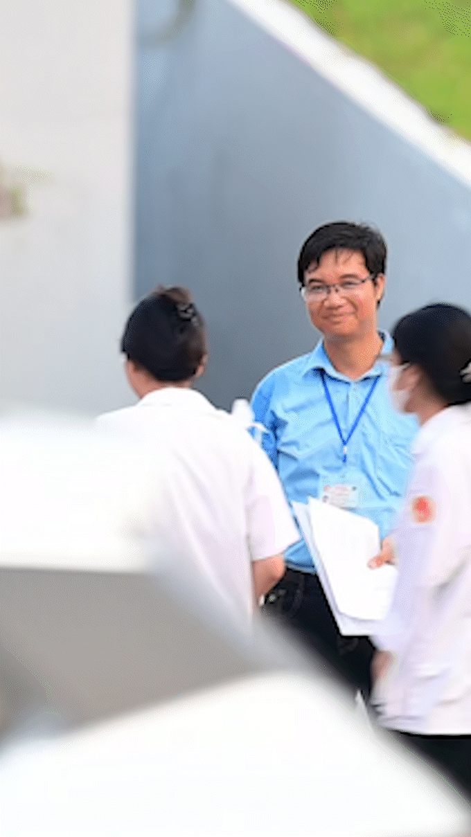 Sáng nay, 14-8, hơn 320 thí sinh tại điểm thi Trường THPT chuyên Tuyên Quang đã đến dự thi tốt nghiệp THPT lần 2 môn Ngữ Văn. Chiều nay, các thí sinh sẽ thi môn Toán.