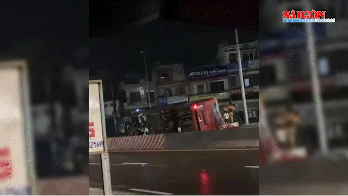 Xe khách va chạm xe máy và taxi, 6 người thương vong