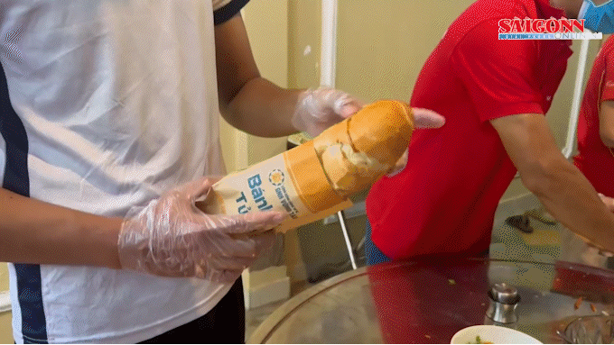 Bánh mì tử tế "Trao yêu thương từ những điều bình dị"