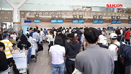 Ấm lòng “chuyến bay công đoàn” đưa người lao động về quê ăn tết