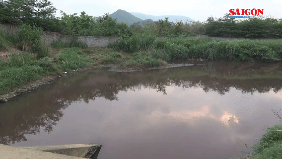 Thanh Hóa: Người dân vây kín nhà văn hóa phản ánh nước giếng khoan đổi màu