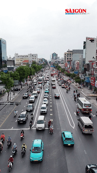 Từ ngày 15-5, TPHCM sẽ áp dụng hình thức phân luồng đường đảo chiều theo khung giờ trên đường Cộng Hòa, nhằm tận dụng tối đa diện tích mặt đường và phù hợp với lưu lượng phương tiện, giảm ùn tắt trong giờ cao điểm.