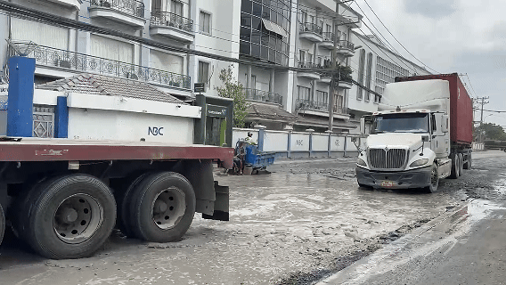 TPHCM: Người dân phấn khởi tạm biệt "ao cá, ổ voi" trên đường Bến Nghé 