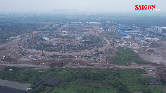 Sân vận động 60.000 chỗ ngồi đang dần thành hình
