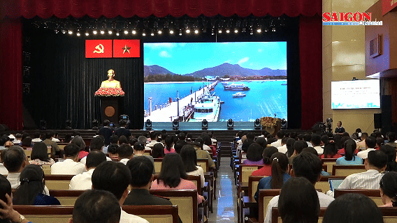 Tôn vinh những điển hình làm đẹp TPHCM