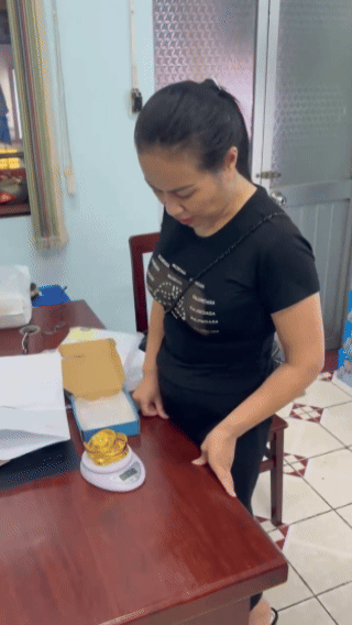 Ngày 19-5, Cơ quan Cảnh sát điều tra Công an TPHCM, Phòng Cảnh sát kinh tế (PC03), đã khởi tố vụ án, khởi tố bị can và ra lệnh bắt 2 bị can để điều tra về hành vi buôn lậu vàng 9999.