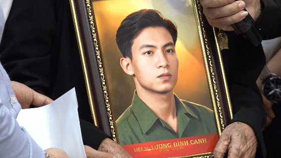 Phục dựng ảnh liệt sĩ: Mỗi bức ảnh là một mảnh ký ức thiêng liêng 