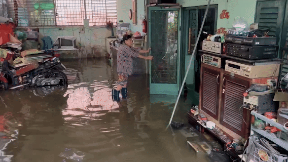 TPHCM mưa lớn, nhiều nơi vẫn ngập nặng sau một ngày