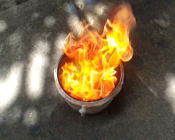 Lấy mẫu nước từ giếng bốc cháy để xác định nguyên nhân ảnh 2