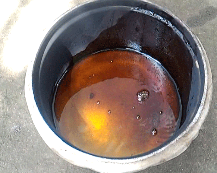 Lấy mẫu nước từ giếng bốc cháy để xác định nguyên nhân ảnh 1