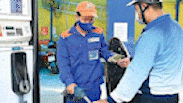 29 tháng Chạp: Vẫn điều hành giá xăng dầu như bình thường