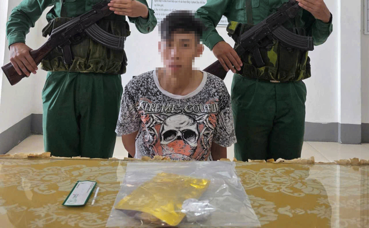 Đối tượng L. Th. H. tại Đồn Biên phòng Sông Đốc. Ảnh: HOÀNG TÁ