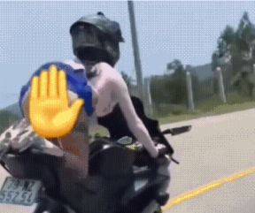 Người phụ nữ nước ngoài “diễn xiếc” trên xe máy bị điều tra hình sự