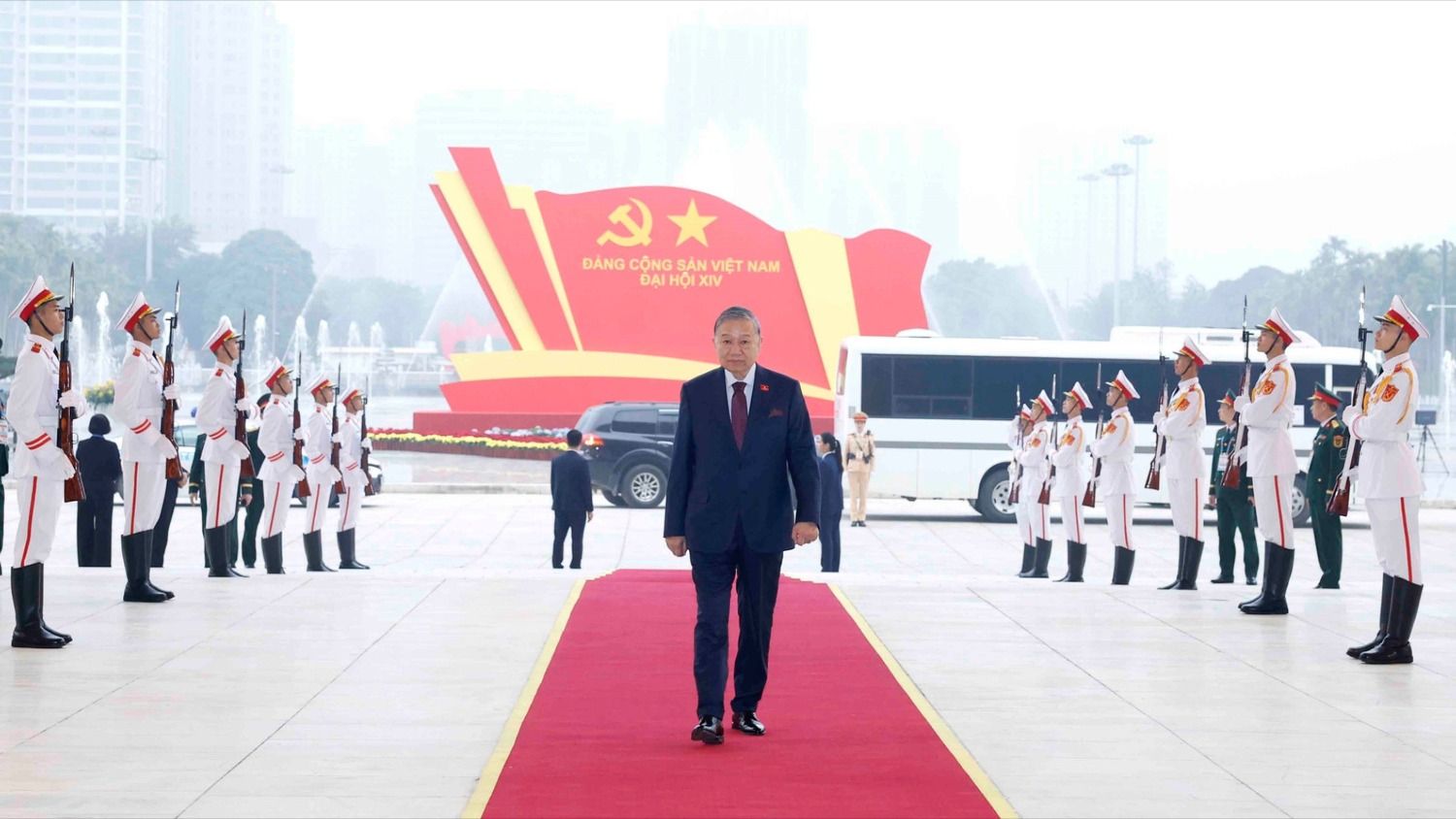 Tổng Bí thư Tô Lâm đến Trung tâm Hội nghị Quốc gia (Hà Nội) để họp phiên trù bị. Ảnh: TTXVN