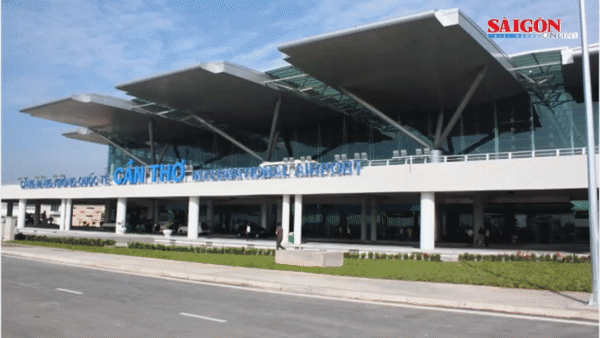 Cảng hàng không quốc tế Cần Thơ trao lại viên kim cương cho hành khách đánh rơi 