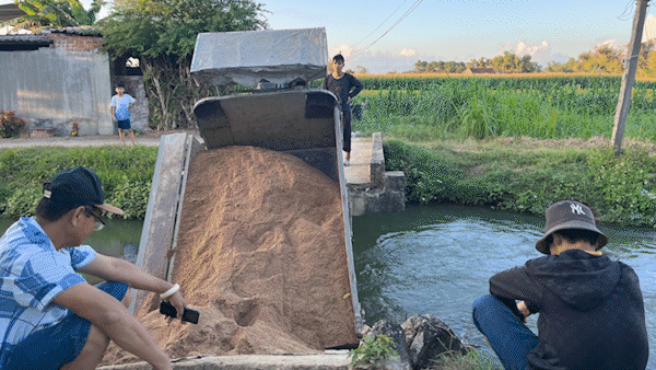 Gần 100 hộ dân bị ảnh hưởng do xe chở cát gây sập cầu