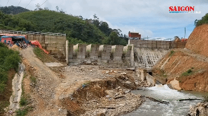 Thi công 2 nhà máy thuỷ điện “cày” nát 7km đường dân sinh