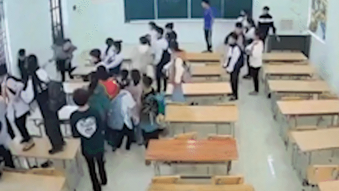 Bộ GD-ĐT yêu cầu xử lý nghiêm khắc việc vi phạm đạo đức, xúc phạm nhà giáo ở Tuyên Quang