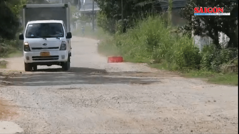 Đường nhựa bị “băm nát” vì cao tốc, nhà thầu chậm khắc phục