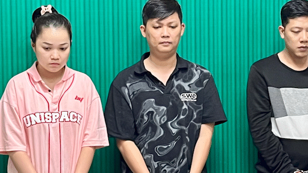 Nhóm đối tượng tại cơ quan công an