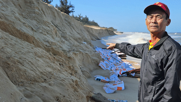 Quảng Bình: Bãi biển đẹp nhất Đồng Hới bị sạt lở nặng