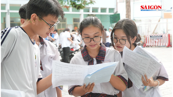 TPHCM: Thí sinh than "đánh lụi" 10 câu cuối của đề thi môn Toán