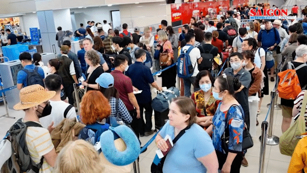 Giá vé máy bay đắt đỏ trong kỳ nghỉ lễ 2-9