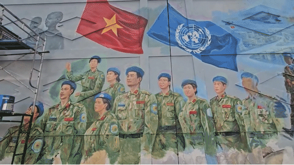 Bích họa dài 300m về không khí hào hùng của đại lễ 30-4