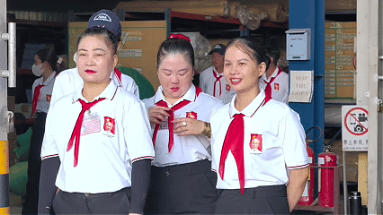 Hơn 1.000 công nhân doanh nghiệp FDI tham gia lễ chào cờ, dâng hương, tưởng niệm Bác Hồ