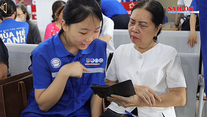 Lãnh đạo TPHCM thăm thanh niên tình nguyện “Mùa hè số” 